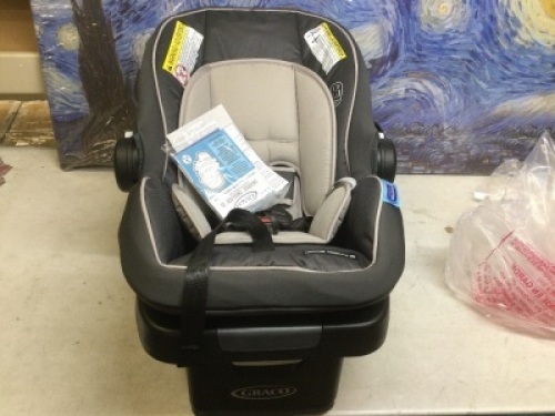 Graco SnugRide SnugLock 35 Infant Car Seat - Appears New&nbsp;