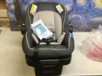 Graco SnugRide SnugLock 35 Infant Car Seat - Appears New&nbsp;