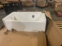 MAAX&nbsp;Vellamo 31.25-in W x 60-in L White Acrylic Rectangular Left Drain Alcove Soaking Bathtub - Damaged Corner Flange