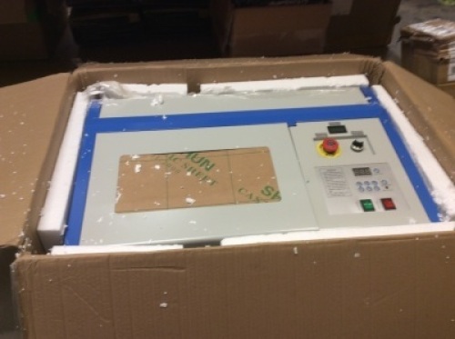Vevor Co2&nbsp;Laser Engraver Cutting Machine 40W - E-Comm Return, Unknown Condition, Untested, Dented Corner