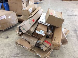 Pallet of Low-Value E-Commerce Return Items