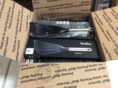 Case of (18) KSENDALO Nonstick Slotted Spatula Turners, Wide Nylon Blade - Appears New