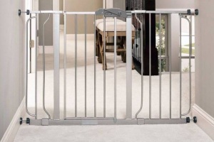 Regalo Extra Wide Easy Step Metal Walk Through Baby Gate - Appears New