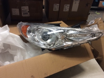 Hyundai Sonata Headlight 2011 - Appears New 