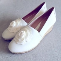 Taryn Rose White Wedge Heels Size 8