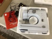 6V Portable Foot Pedal Sewing Machine w/ 12 Stitch Patterns&nbsp;