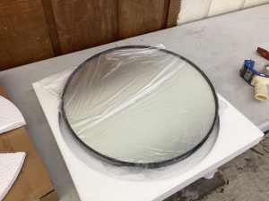 22" Round Mirror, Black Frame 