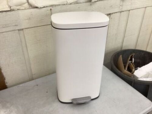 8 Gaal Stainless Steel Trash Can with Lid&nbsp;