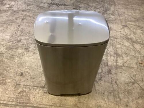 Trash Can wth Lid - Dented&nbsp;
