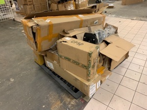 PAllet of Auto Parts and Accessories. Mostly New