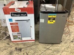 Magic Chef 4.5 cu. ft. Mini Fridge with True Freezer in Stainless Look - Dented