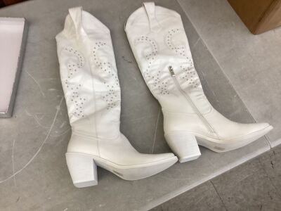 Wetkiss Women's Studded Western Boots with Zipper, Size 8.5