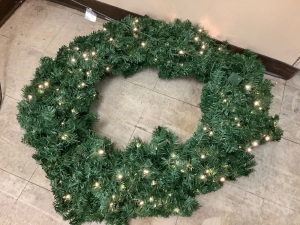 40 INCH Pre Lit Wreath