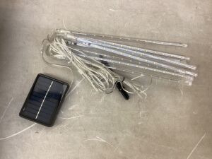 Lot of (5) Solar Lights 