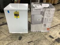 Vissani&nbsp;4.9 cu. ft. Manual Defrost Chest Freezer with LED Light - Small Dents 