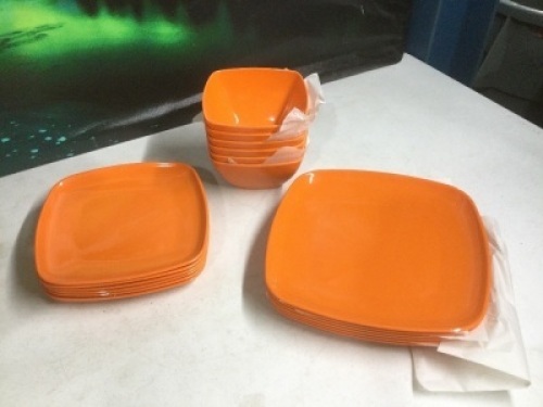 Melange 18-Piece 100% Melamine Square Dinnerware Set, Red Orange - Appear New&nbsp;