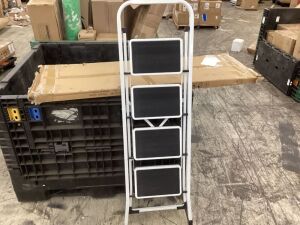 4 Step Folding Step Ladder 