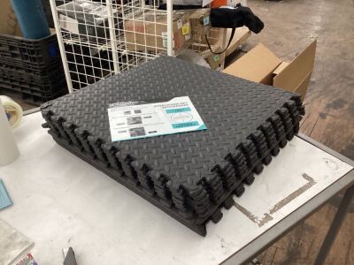 Interlocking Floor Mat with Borders