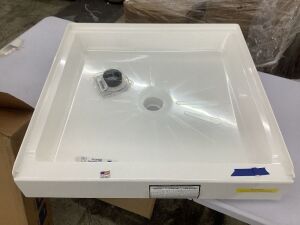 MUSTEE 32 x 32 Alcove Shower Pan Base with Center Drain in White