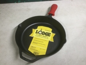 Lodge 12" Cast Iron Skillet with Silicone Hot Handle Holder - New