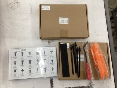 Lot of (2) 415 Pcs Car Retainer Clips & Plastic Fasteners Kit