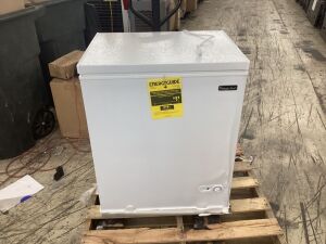 Magic Chef 5.0 cu. ft. Chest Freezer in White - Dented