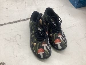 Floral Mushroom Print Shoes, Size 9W