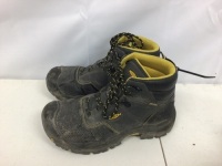 Keen Men's Boots, 8D, E-Commerce Return, Sold as is