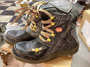 Ma eyes hand stitched boots size 81/2