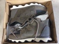 Sorrel Women's Kinetic Caribou Quarry Boots, 9.5 - E-Comm Return, Appear New&nbsp;