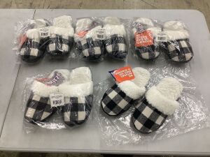 Lot of (5) Funziez! Fuzzy Buffalo Plaid Slippers, Small