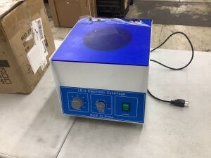 Electric Benchtop Centrifuge - Cracked Lid 