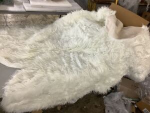 Faux Fur Rug, Approx 4' x 6' 