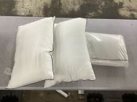 Lot of (3) Pillows&nbsp;