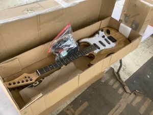 Beginner Electric Guitar Kit w/ Case, 10W Amp, Tremolo Bar - 39in