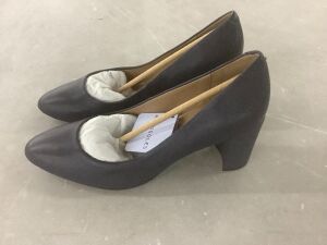 Aerosoles Betsy Navy Leather Mid Heel Pumps, Size 8.5 - Authenticity Unknown 