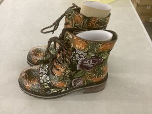 L'Artiste Floral Boots, Size 7.5-8 - Authenticity Unknown 