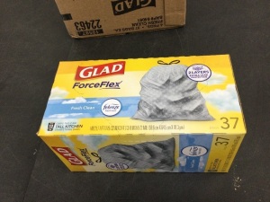 Box of Glad Force Flex Trash Bage 4 Packs