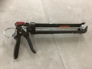 Husky Caulk Gun 