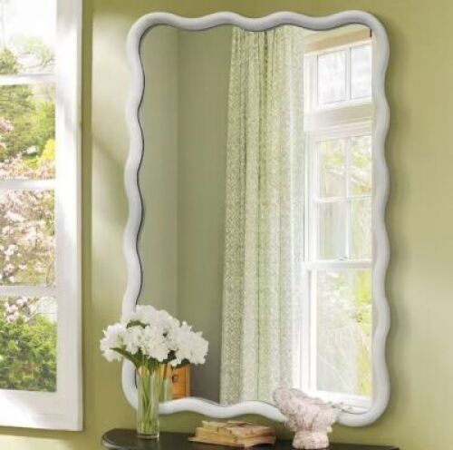 Hochwertiges&nbsp;20 in. W x 30 in. H Wavy White Wood Framed Wall Mirror