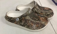 Waterproof Slip-On Shoes Unisex 36-37, E-Comm Return, Sold As-is&nbsp;&nbsp;