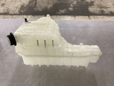 Coolant Reservoir Overflow Tank for 2011-2015 International 8600 Transtar - Cap Busted