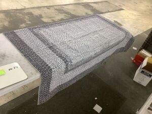 5' x 7' Area Rug 