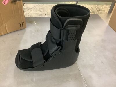 BraceAbility Short Walking Boot, XL 