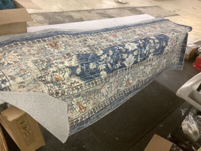7' x 9' Area Rug 