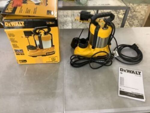 DEWALT&nbsp;1/3 hp. Stainless Steel/Cast Iron Submersible Sump Pump - Broken Float Rod