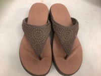 Croc Sandals, 9, E-Commerce Return, Sold as is