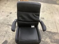 Office Chair - Missing 1 Wheel