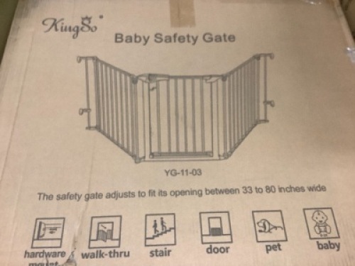 Baby Safety Gate, Appears New, Sold as is