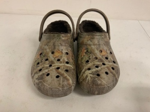 Fleece Lined Crocs, M 10 W 12, E-Commerce Return, Sold as is
